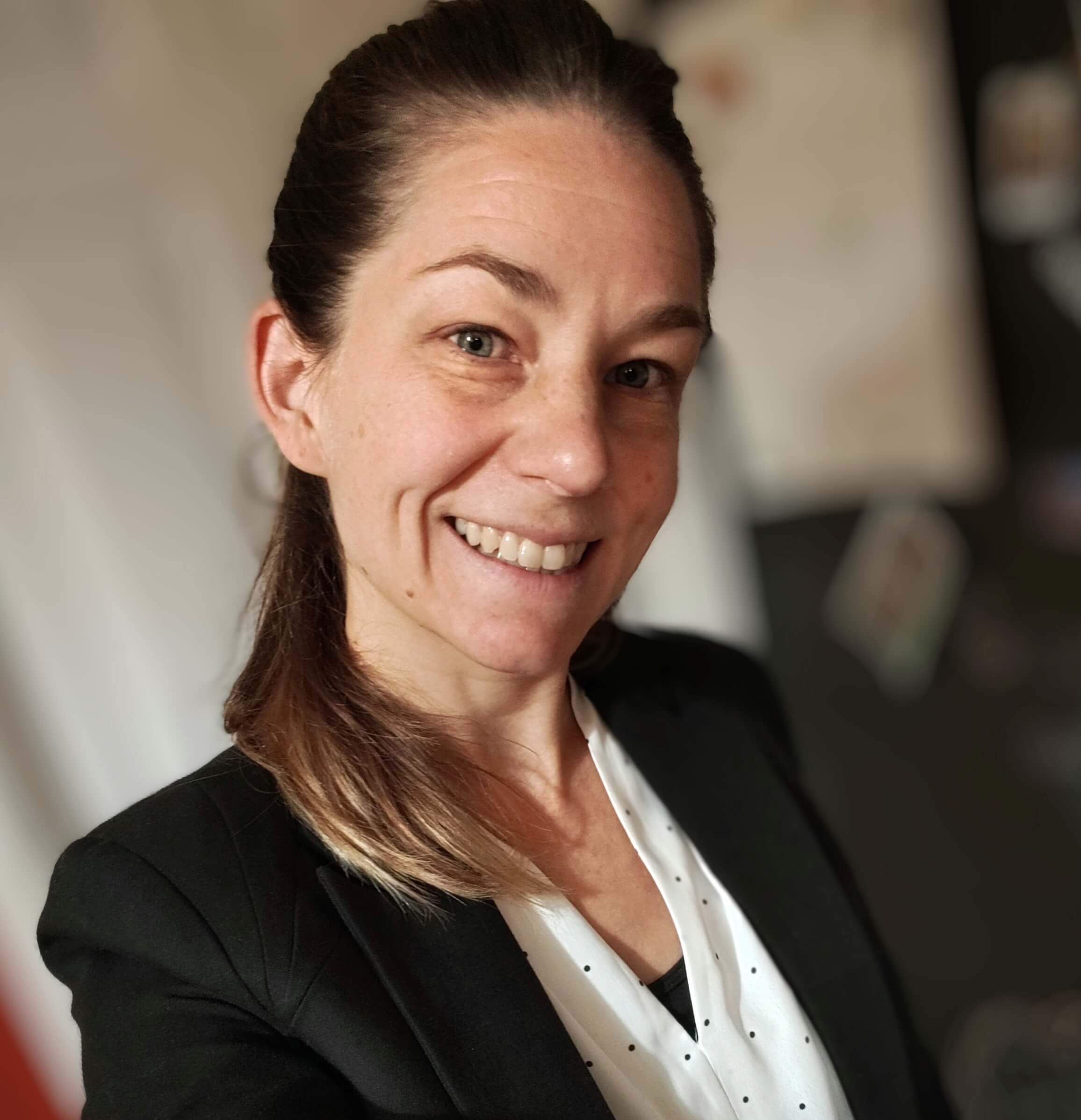 Dr. Vivienne Groner
